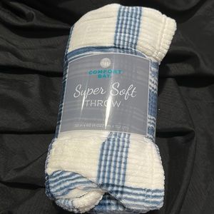 Comfort Bay Super Soft Throw 50”x60” ~ Blue & White